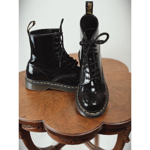Dr. Martens Black Patent Leather Women's US 7 / EU 38 Combat Lace Up Boot #0007 - Picture 1 of 8